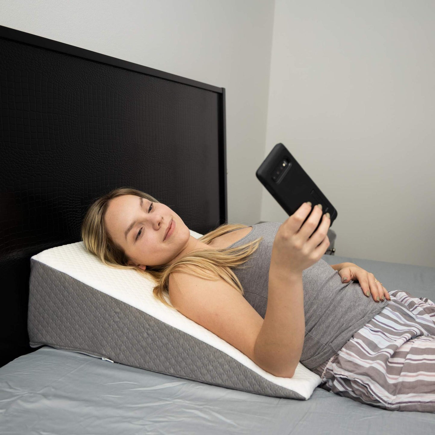 CalmoCush™ – Triangular Backrest Support Pillow