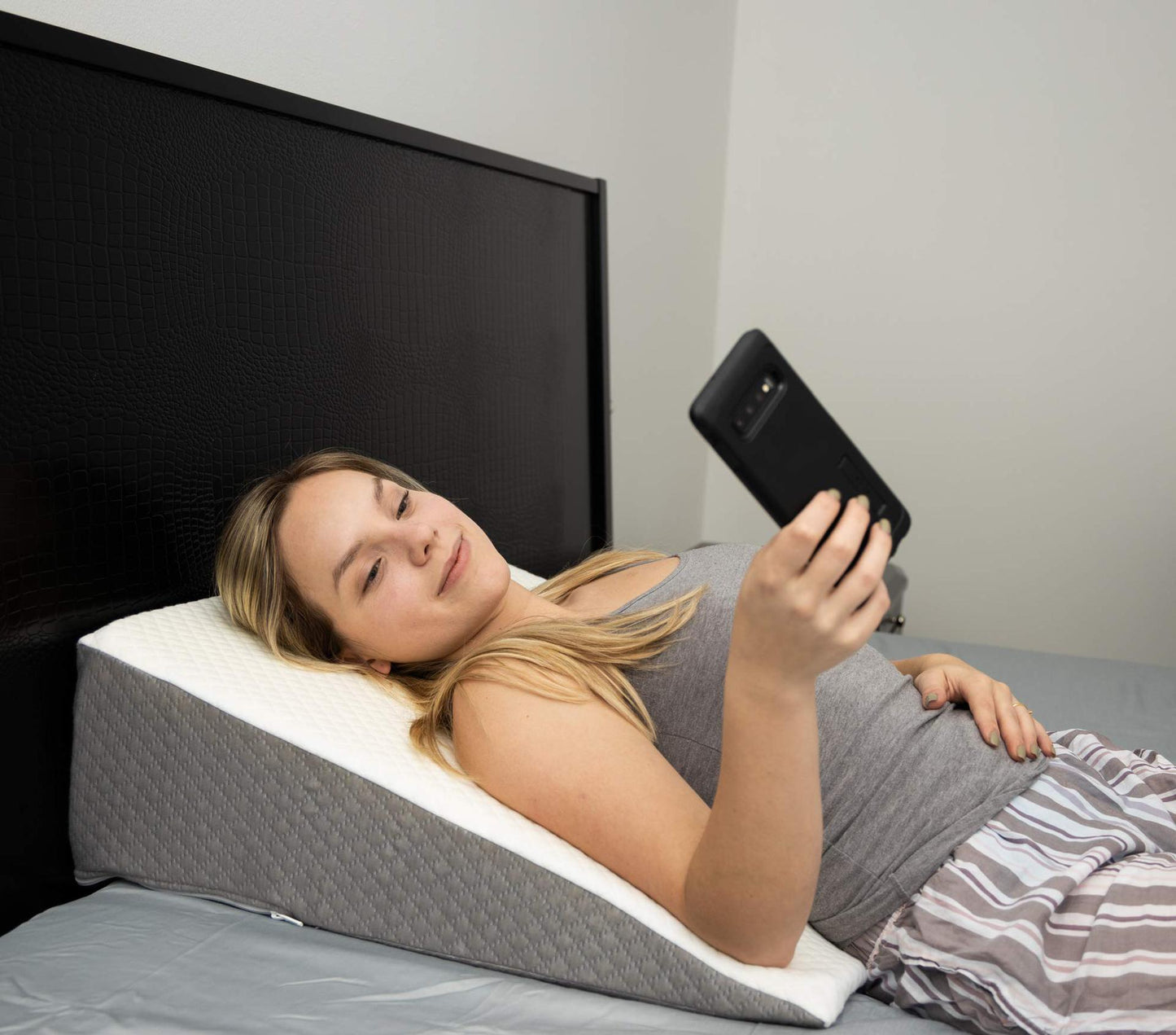 CalmoCush™ – Triangular Backrest Support Pillow